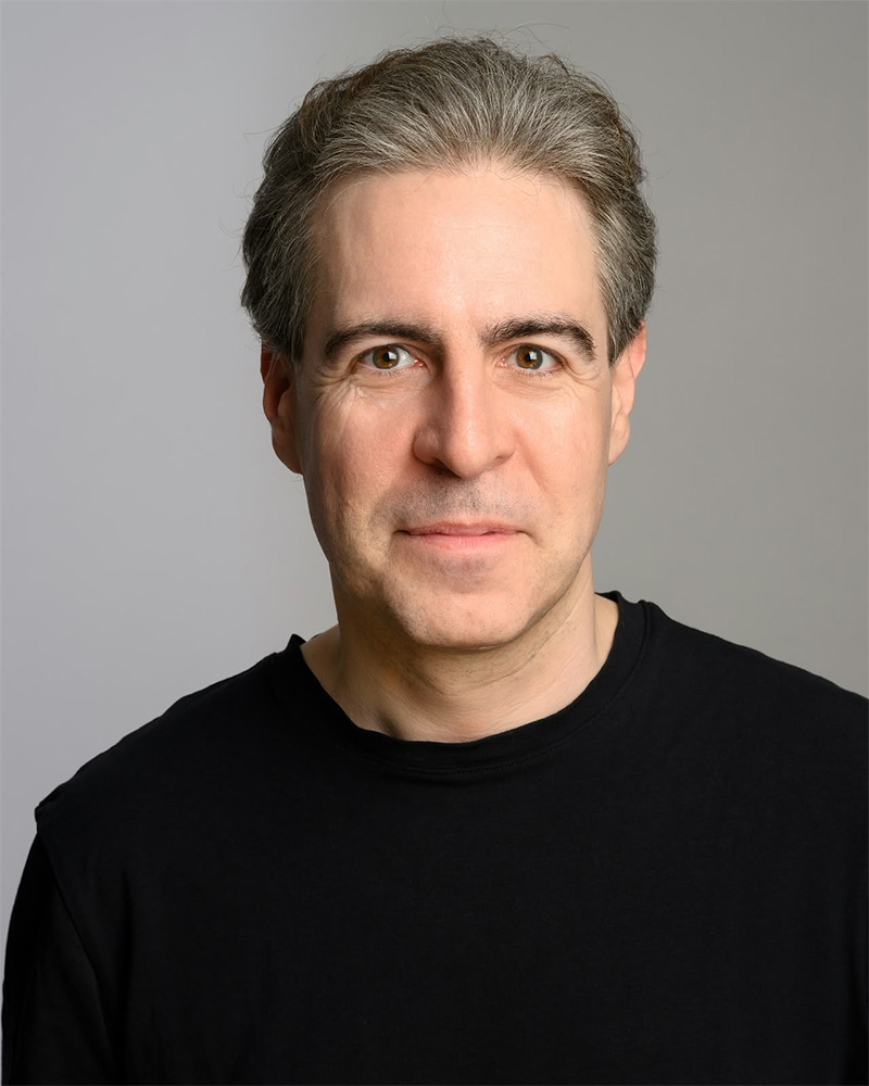 Mark Farrelly as Oscar